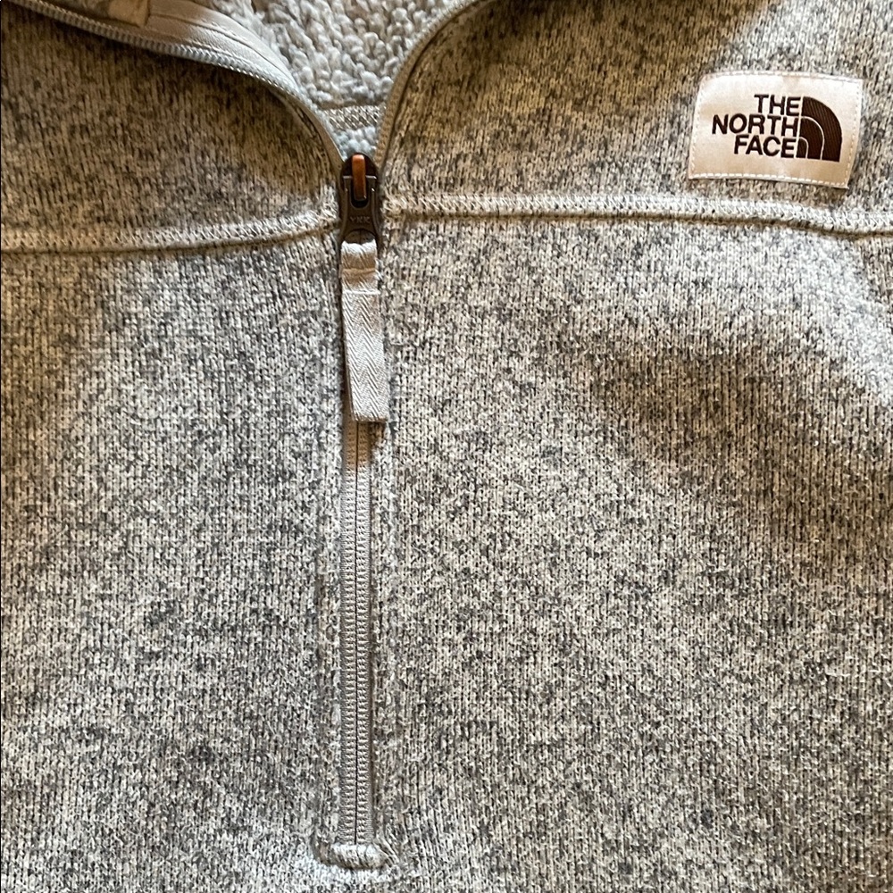 The North Face Men's Half-Zip Pullover in Heather Gray - Picture 4 of 9